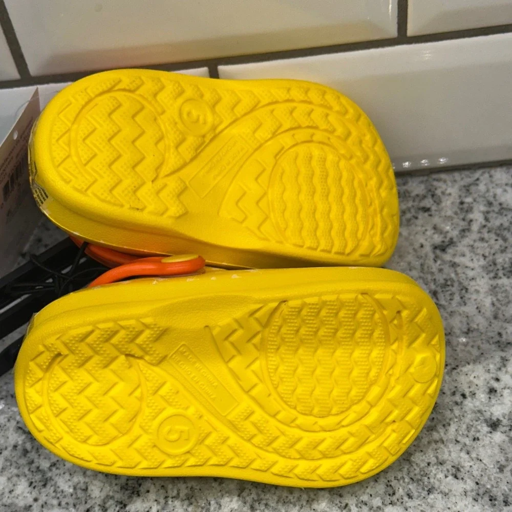 Kids Disney Baby‎ Yellow Winnie the Pooh Clogs Sandals Size 5 Toddler